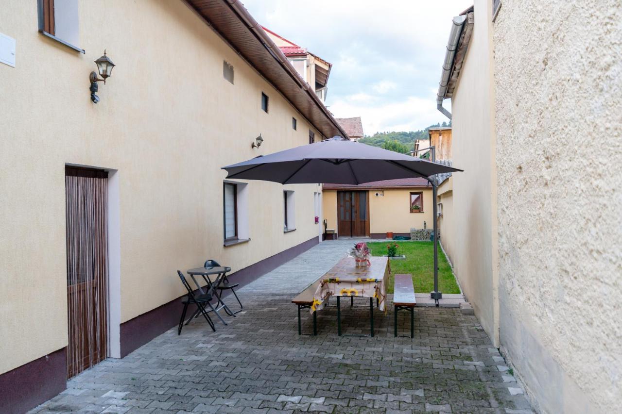 Mario'S Cozy Apartment Рышнов Экстерьер фото