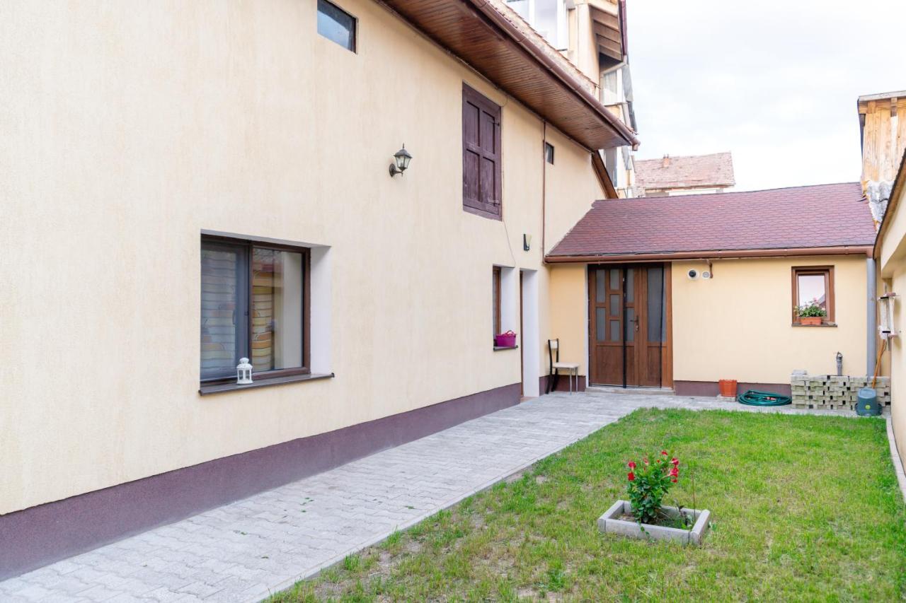 Mario'S Cozy Apartment Рышнов Экстерьер фото